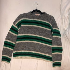 UO OVERSIZED KNIT SWEATER